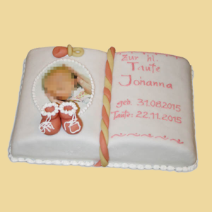 Tauftorte Buch mit Foto und Patscherln in rosa