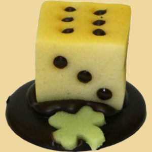 Marzipan Würfel auf Schokolade