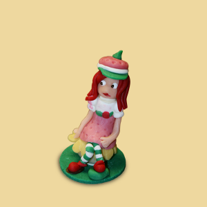 Emily Strawberry / Erdbeere Marzipanfigur