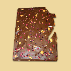Hausgemachte Zartbitter Bruchschokolade mit Rosenblüten & Rosenöl per 100g