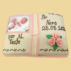 Tauftorte Buch mit Marzipan eingedeckt