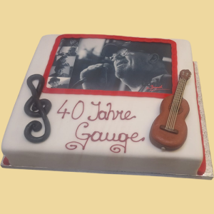 Geburtstagstorte mit Foto, Notenschl&uuml;ssel & Marzipan Gitarre