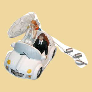 Brautpaar Hochzeitspaar im Cabrio weiß