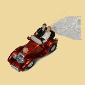 Brautpaar Hochzeitspaar im Oldtimer Spardose rot