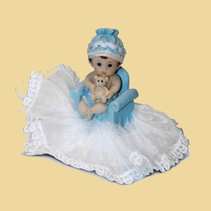 Taufe Baby Figur im Sessel blau