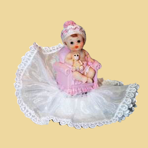 Taufe Baby Figur im Sessel rosa