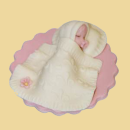 Marzipan Baby schlafend mit Decke 9cm rosa