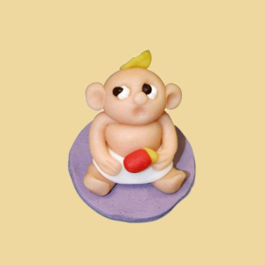 Marzipan Figur Baby sitzend 7cm